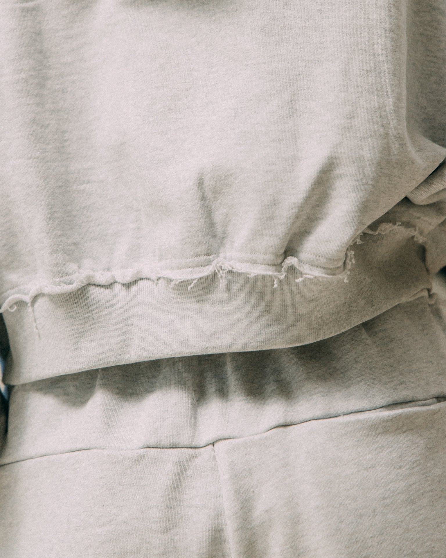 GROCERY COLLEGE LOGO CROPPED ZIP UP HOODIE/ GREY - GROGROCERY