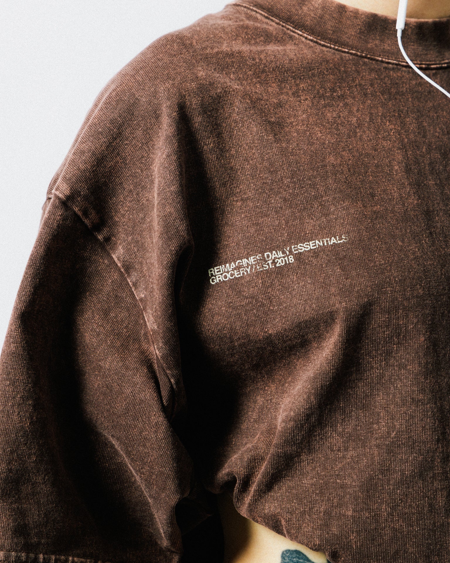 GROCERY DAILY ESSENTIALS WASHED GRAPHIC BOXY TEE/ BROWN - GROGROCERY