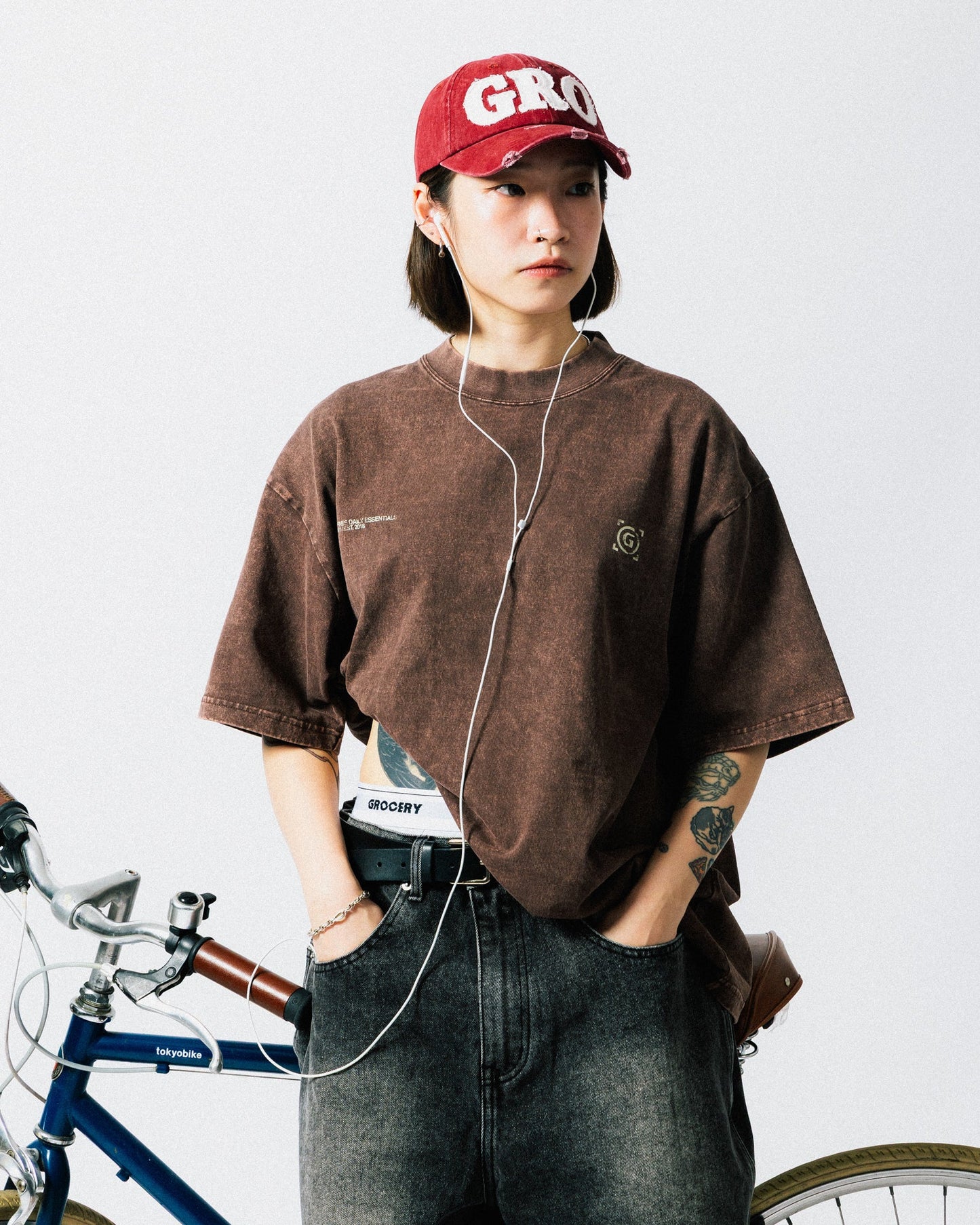 GROCERY DAILY ESSENTIALS WASHED GRAPHIC BOXY TEE/ BROWN - GROGROCERY