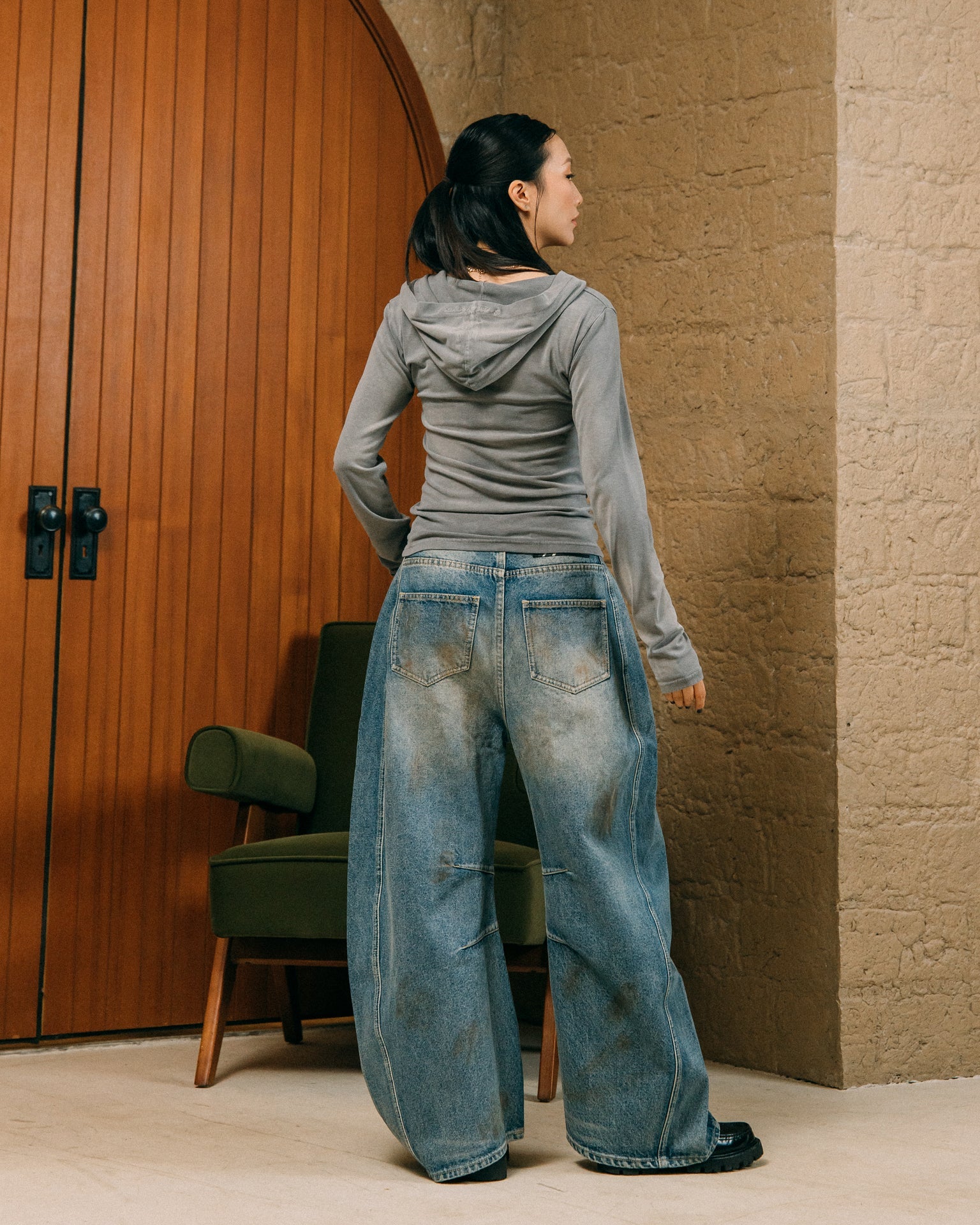 GROCERY DIRTY WASHED BARREL JEANS/ DARK WASH - GROGROCERY