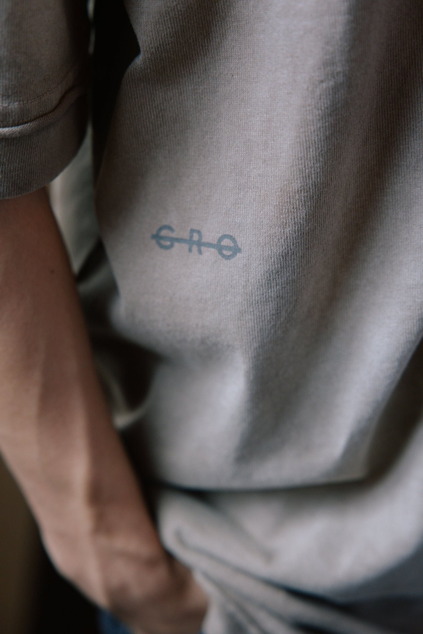 GROCERY DISTRESSED SMALL LOGO WASHED TEE/ FADED SAND - GROGROCERY