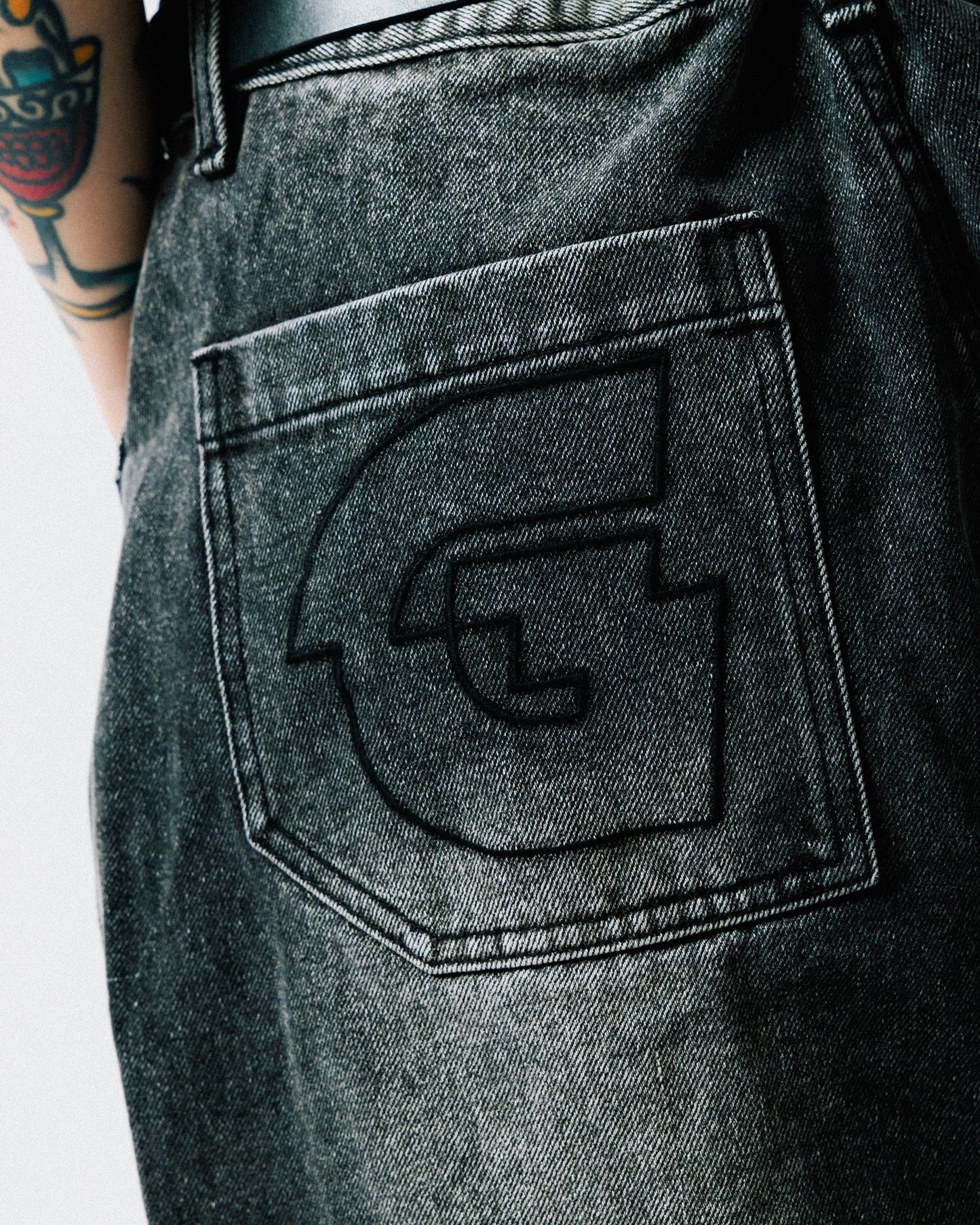 GROCERY G LOGO WASHED DENIM SHORTS/ BLACK - GROGROCERY