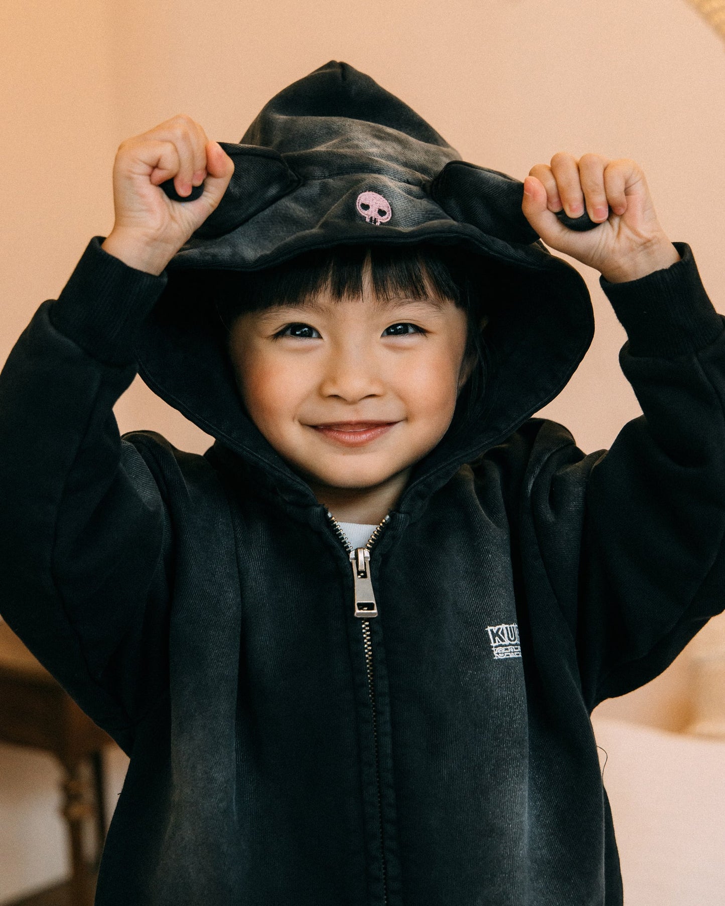 GROCERY | KUROMI KIDS SKETCH KUROMI WASHED GRAPHIC ZIP UP HOODIE/ WASHED BLACK - GROGROCERY