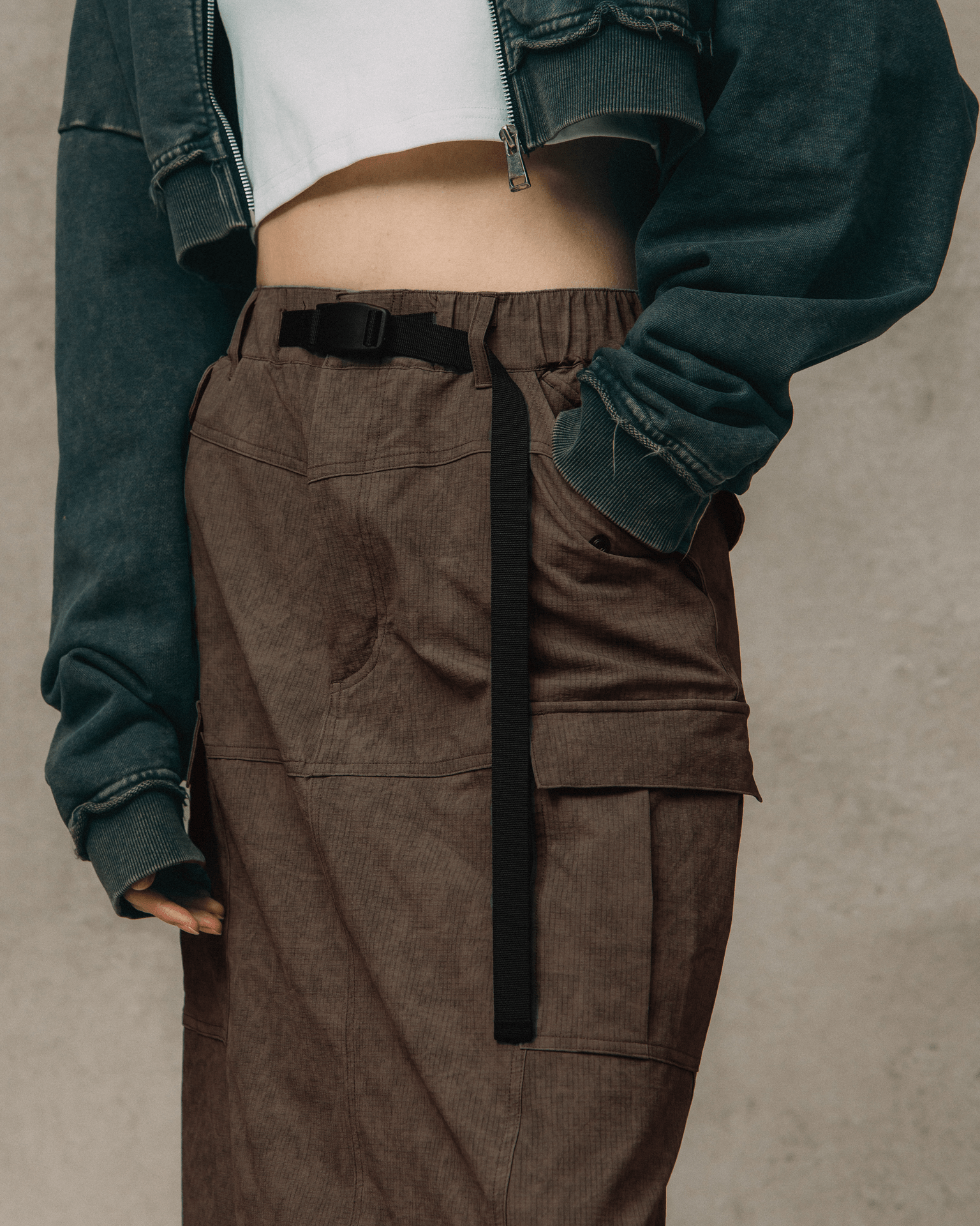 GROCERY NYLON MULTI POCKET CARGO SKIRT/ BROWN - GROGROCERY