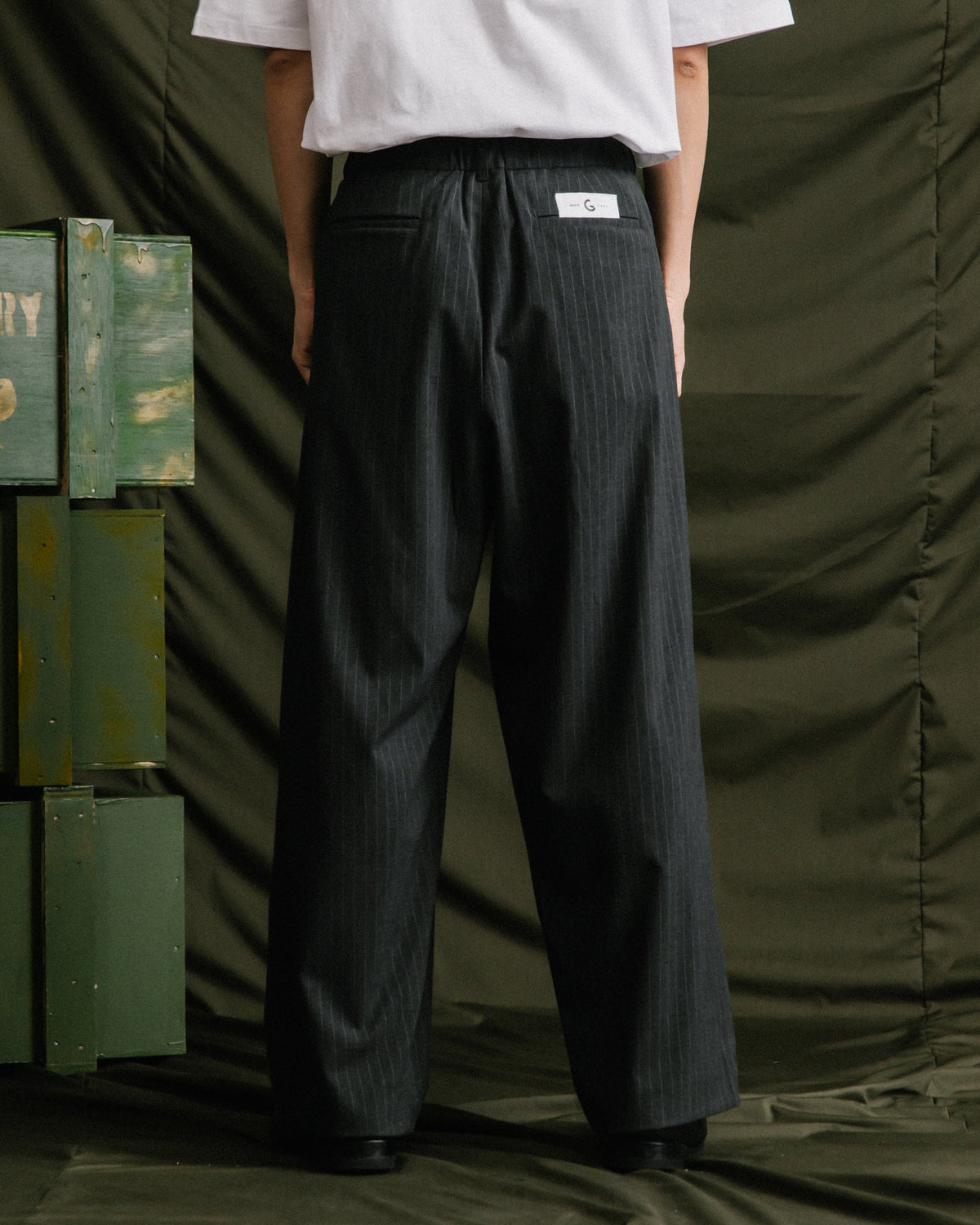 GROCERY PLEATED STRIPE WIDE LEG COMFY PANTS/ DARK GREY - GROGROCERY