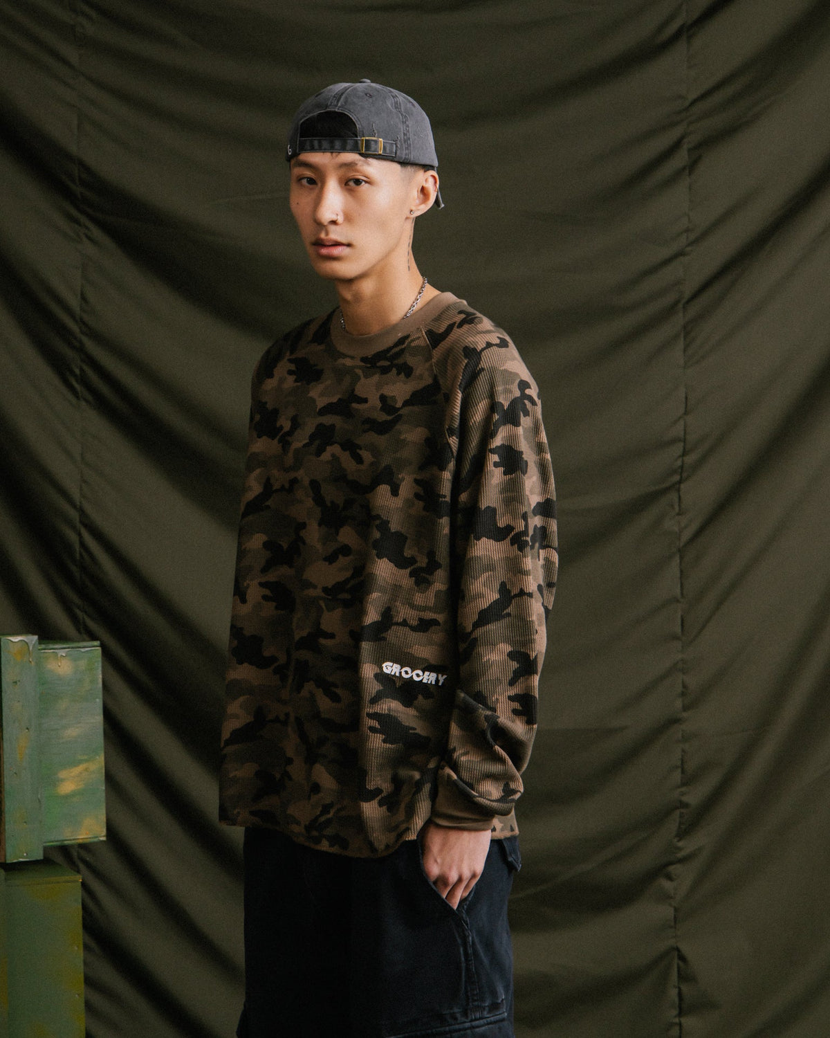 GROCERY WAFFLE LOGO LONG TOP/ CAMO - GROGROCERY