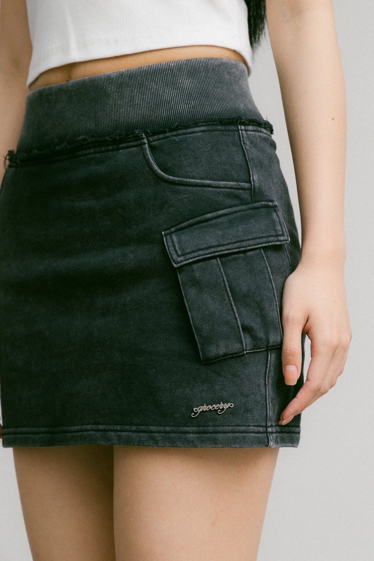 GROCERY WASHED CARGO MINI SWEAT SKIRT/ BLACK - GROGROCERY