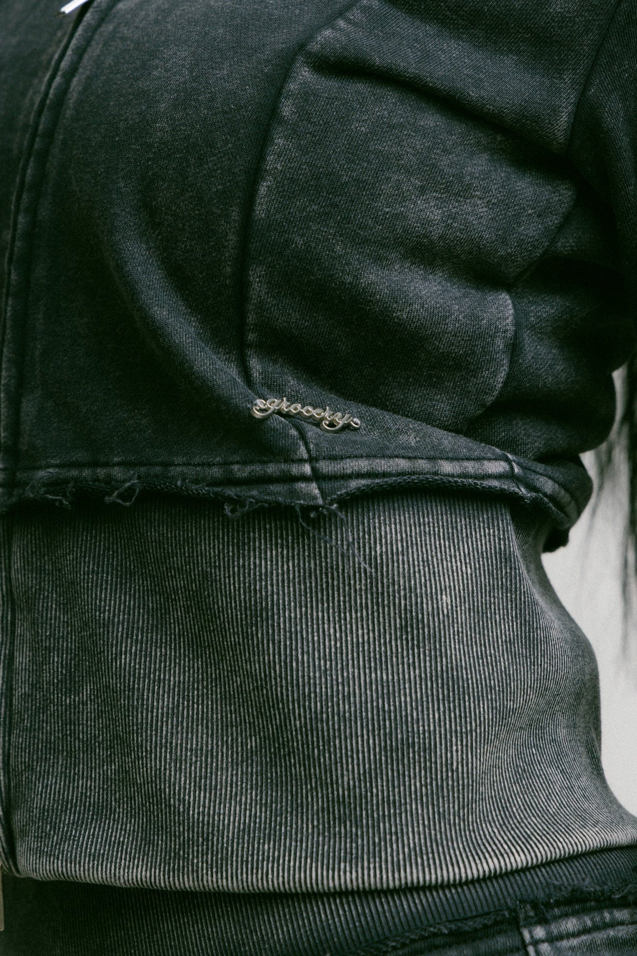 GROCERY WASHED CROPPED ZIP UP HOODIE/ BLACK - GROGROCERY