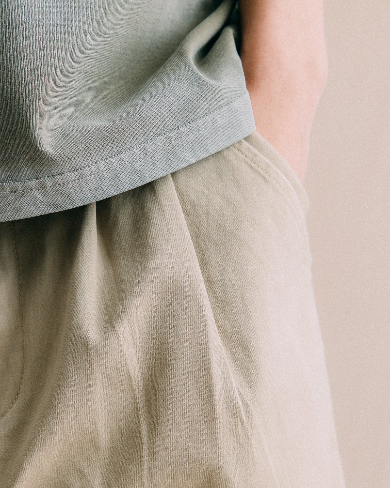GROCERY WASHED DOUBLE POCKET DISTRESSED CHINO SHORTS/ KHAKI - GROGROCERY