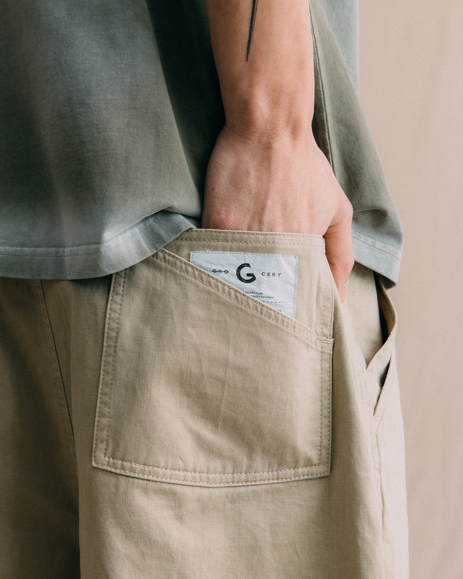 GROCERY WASHED DOUBLE POCKET DISTRESSED CHINO SHORTS/ KHAKI - GROGROCERY