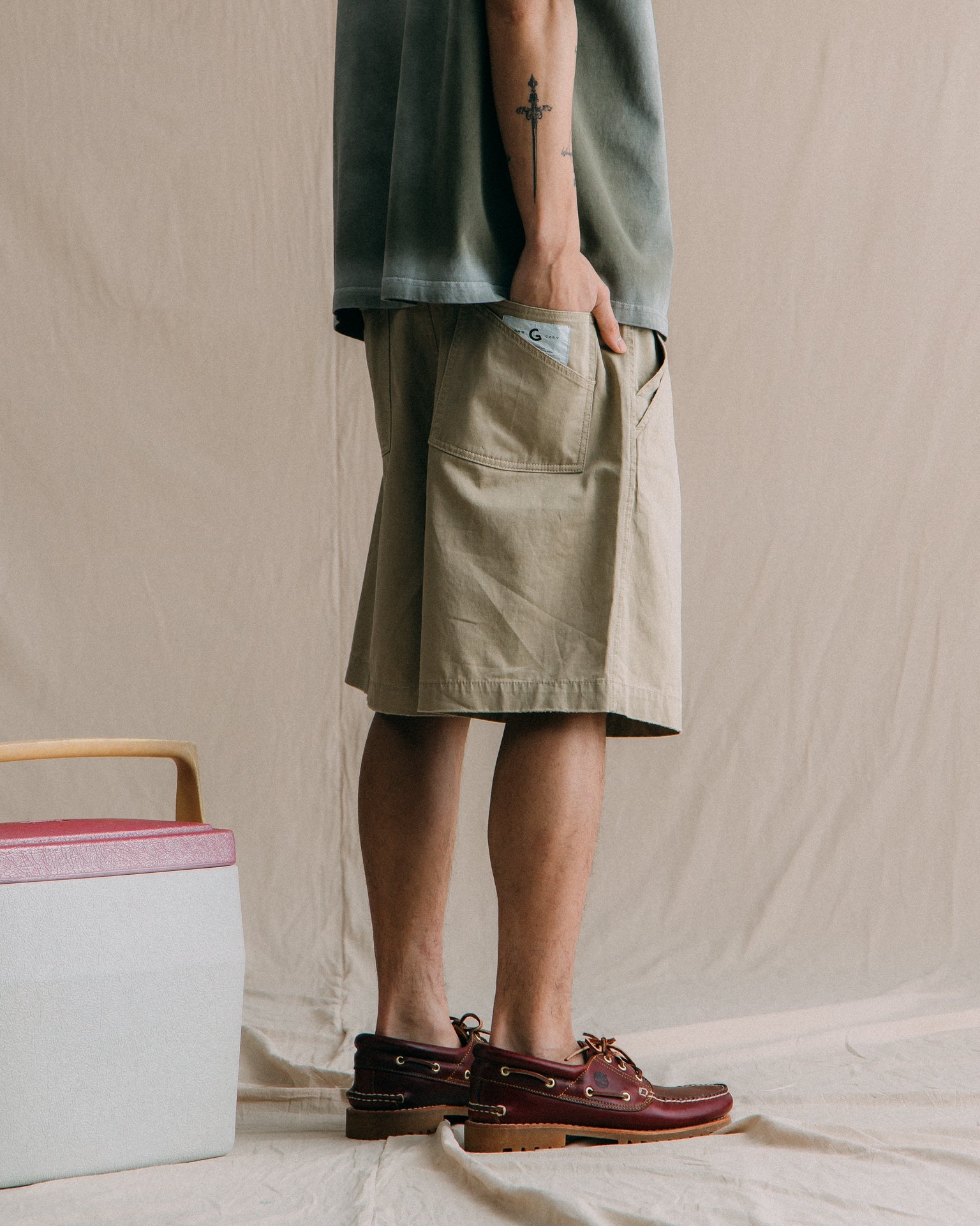 GROCERY WASHED DOUBLE POCKET DISTRESSED CHINO SHORTS/ KHAKI - GROGROCERY