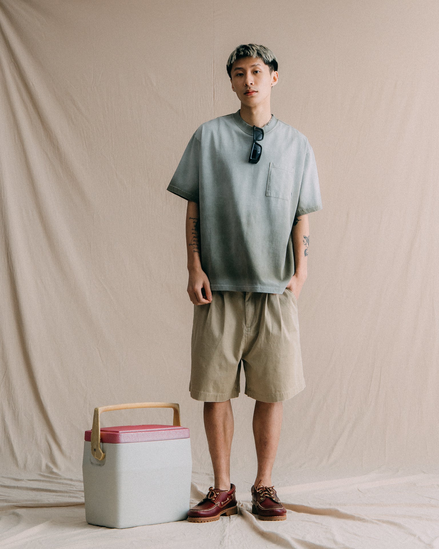 GROCERY WASHED POCKET INVOICE BOXY TEE/ SUN FADE DARK OLIVE - GROGROCERY