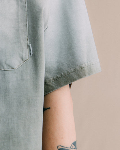 GROCERY WASHED POCKET INVOICE BOXY TEE/ SUN FADE DARK OLIVE - GROGROCERY