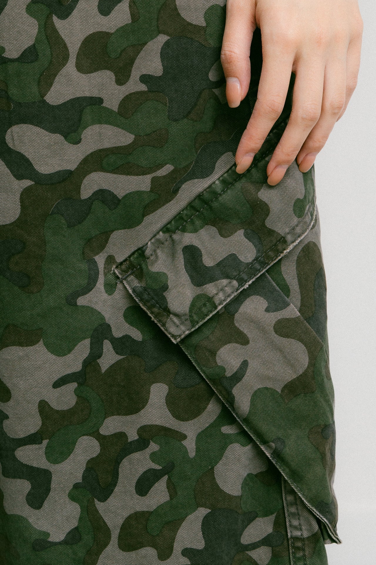 GROCERY WASHED WIDE LEG CARGO SHORTS/ CAMO - GROGROCERY