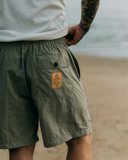 GROCERY x CLUB STUBBORN ULTRA SOUVENIR SHORTS/ HAWAII KHAKI - GROGROCERY