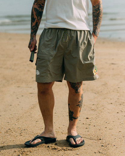 GROCERY x CLUB STUBBORN ULTRA SOUVENIR SHORTS/ HAWAII KHAKI - GROGROCERY