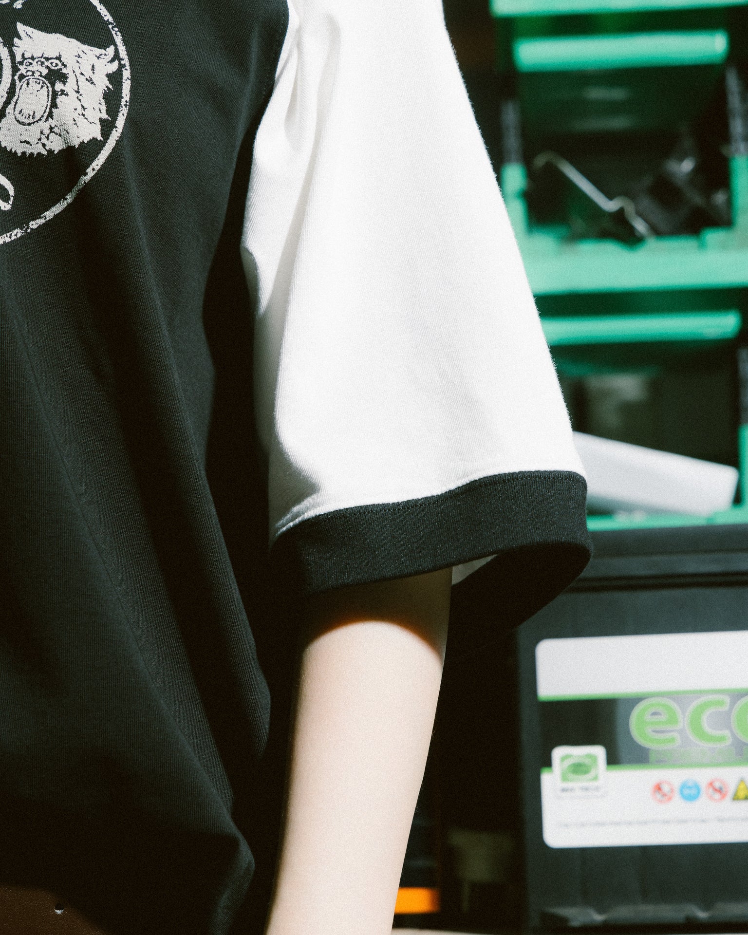 GROCERY X FOOTLOOSE TYCOON RAGLAN TWO TONE BOXY TEE/ BLACK - GROGROCERY