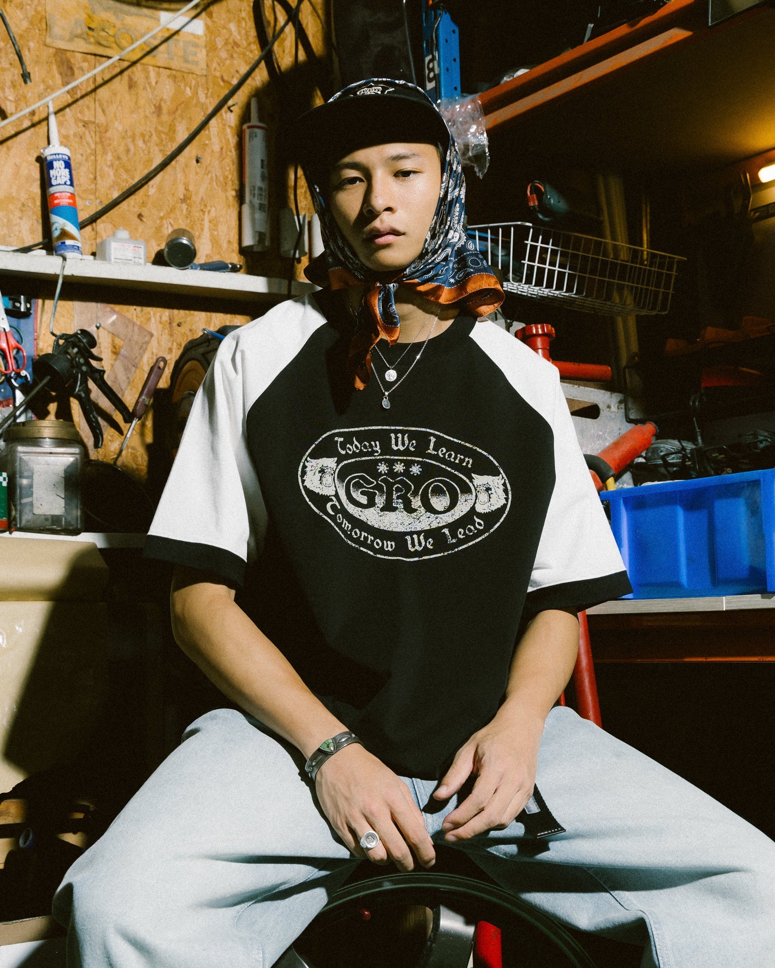GROCERY X FOOTLOOSE TYCOON RAGLAN TWO TONE BOXY TEE/ BLACK - GROGROCERY