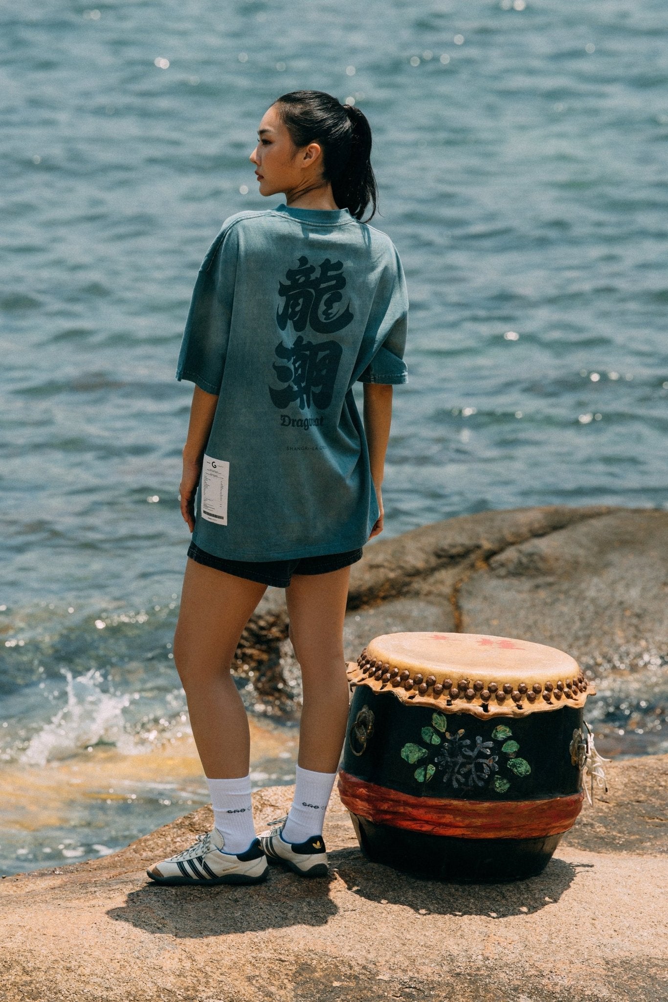 GROCERY x SHANGRILA DRAGONBEAT WASHED GRAPHIC TEE/ TEAL BLUE - GROGROCERY