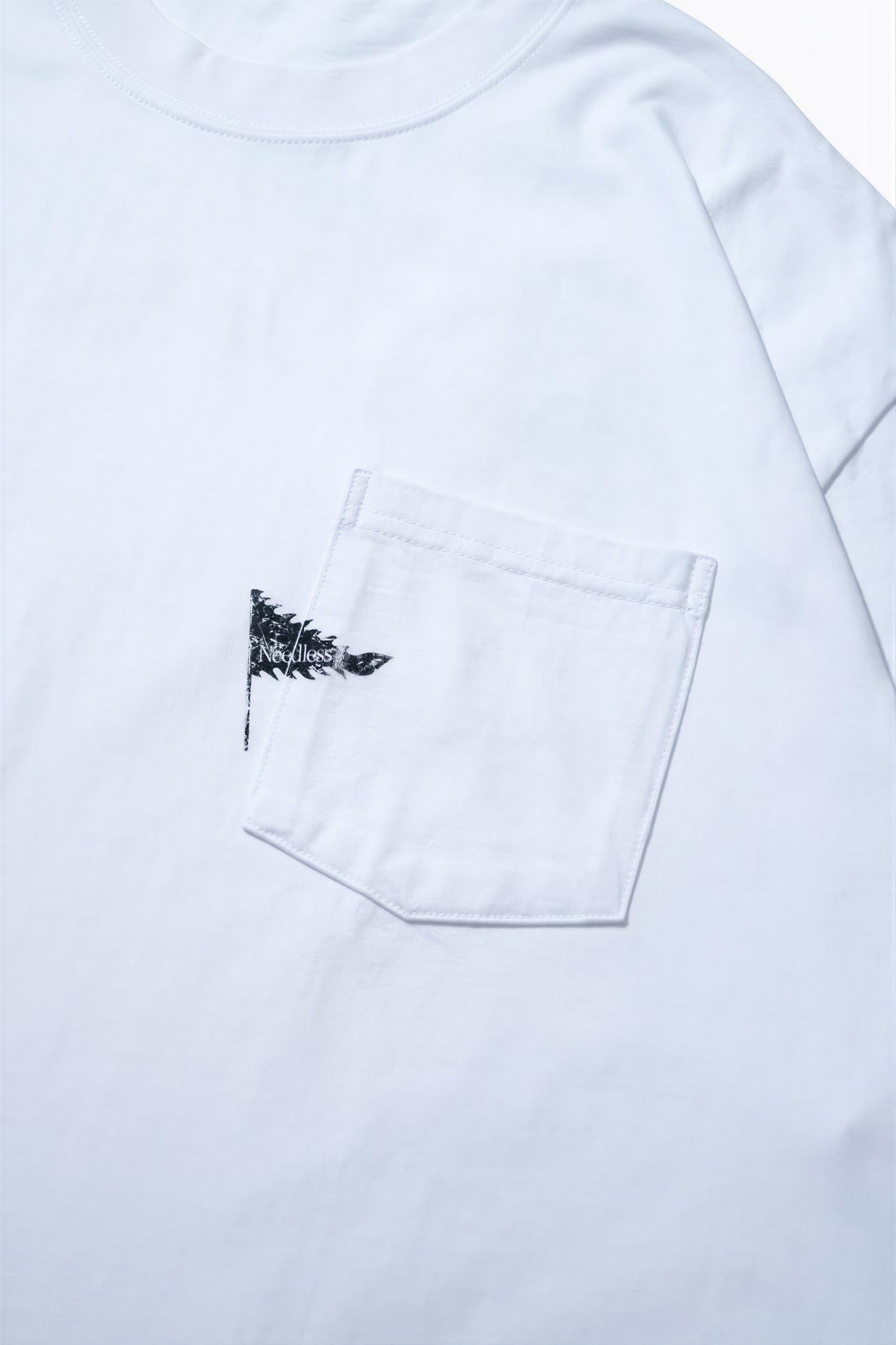 NEEDLESS SS26 SIGNATURE LOGO POCKET TEE/ WHITE