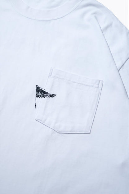 NEEDLESS SS26 SIGNATURE LOGO POCKET TEE/ WHITE
