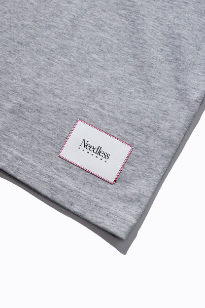 NEEDLESS SS26 CLOUD SIGNATURE TEE/ GREY - GROGROCERY