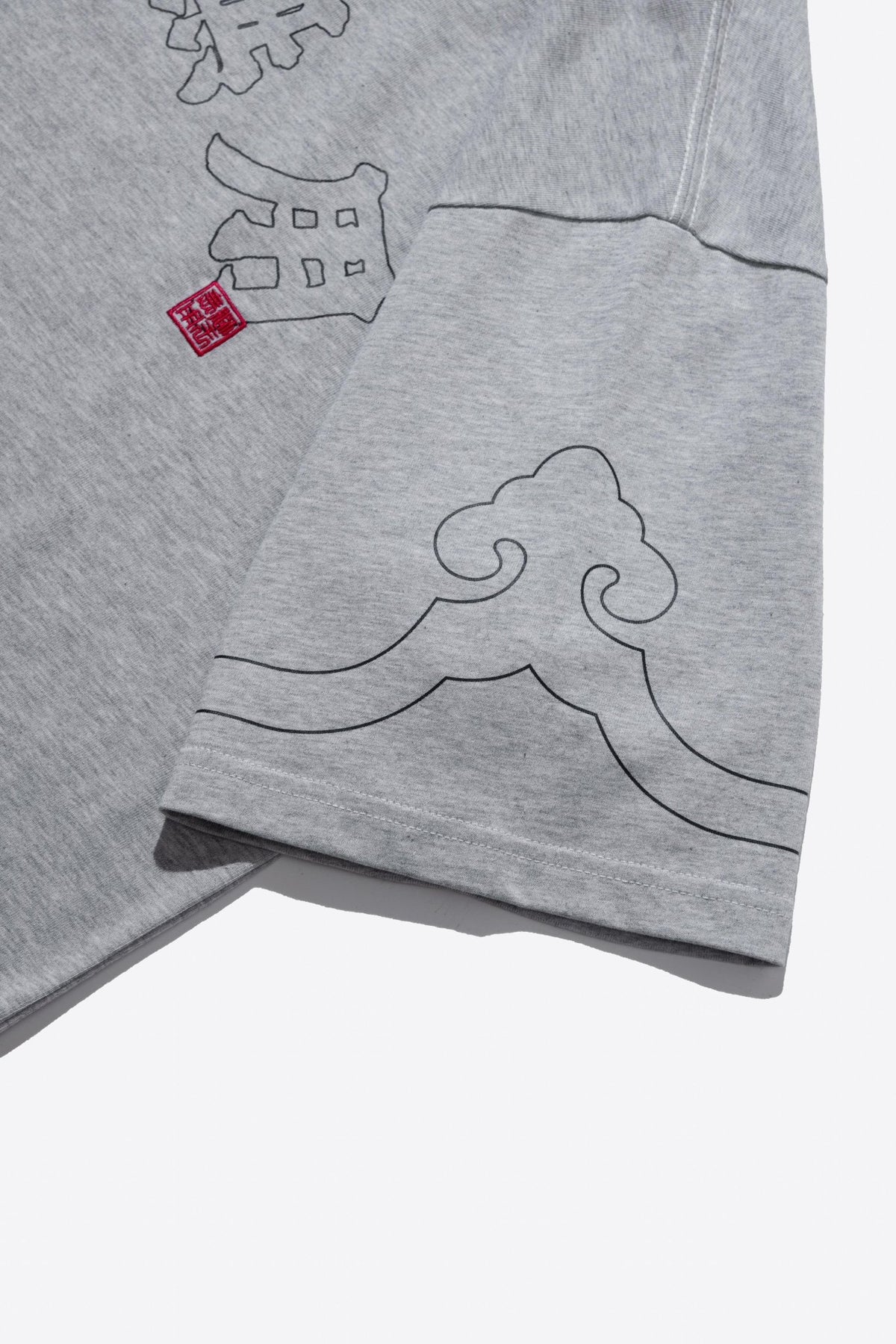 NEEDLESS SS26 CLOUD SIGNATURE TEE/ GREY - GROGROCERY