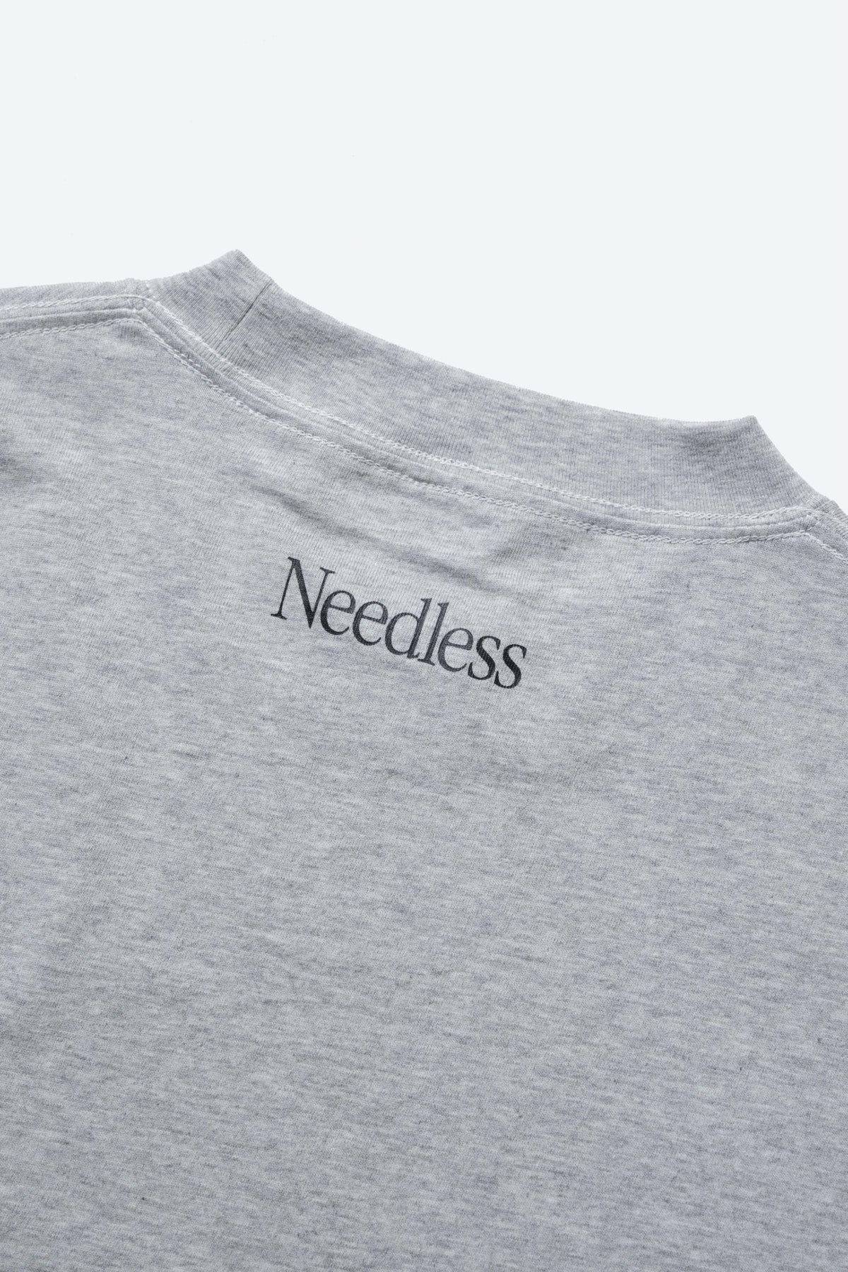 NEEDLESS SS26 CLOUD SIGNATURE TEE/ GREY - GROGROCERY