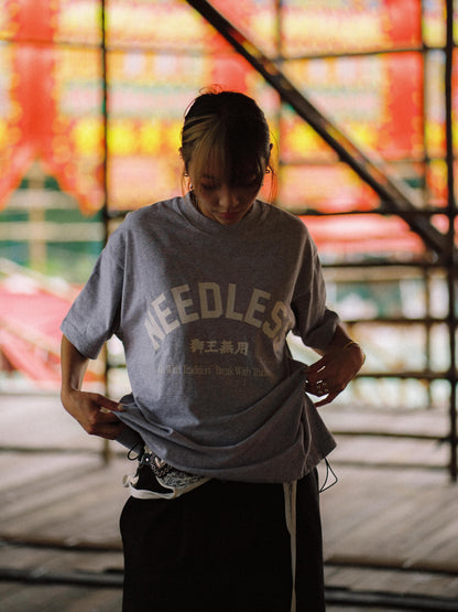 NEEDLESS SS26 OUTDOOR TEE/ GREY