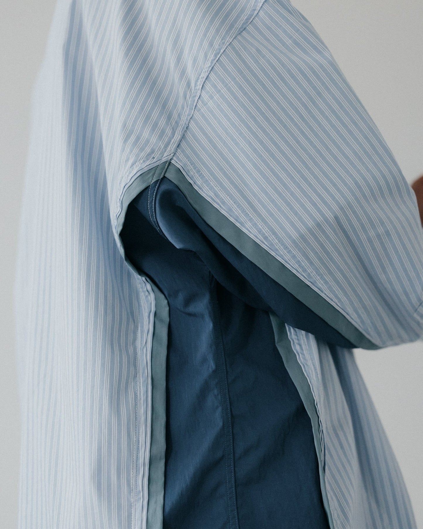 GROCERY ST-015 OVERSIZED PANELED STRIPE SHIRT/ BLUE & NAVY - GROGROCERY